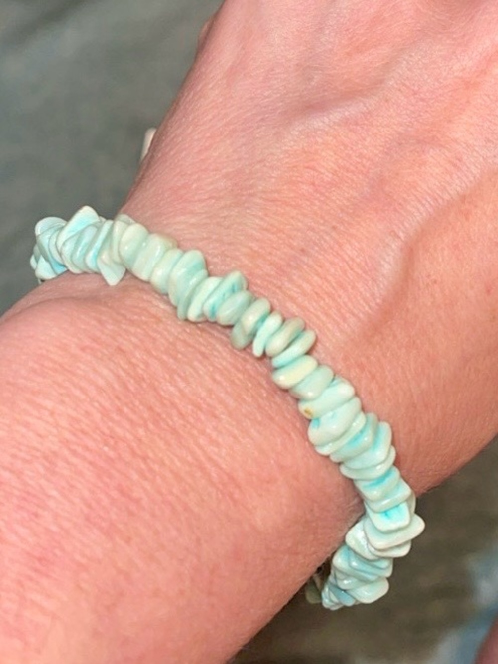 Aqua Blue Chip Bead Bracelet – Excellent Preowned Condition